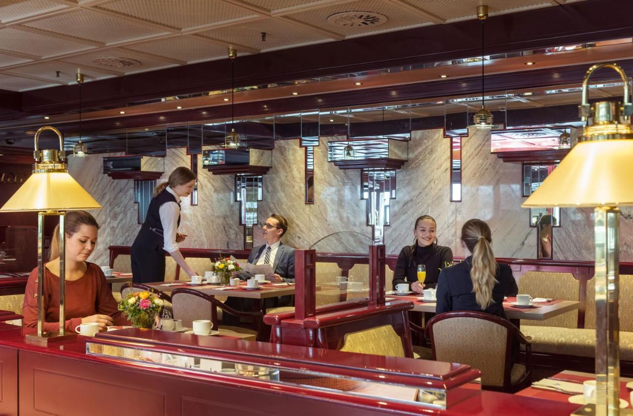 فندق ماريتيم كولونيا المظهر الخارجي الصورة Breakfast at the Mandarin Oriental Munich